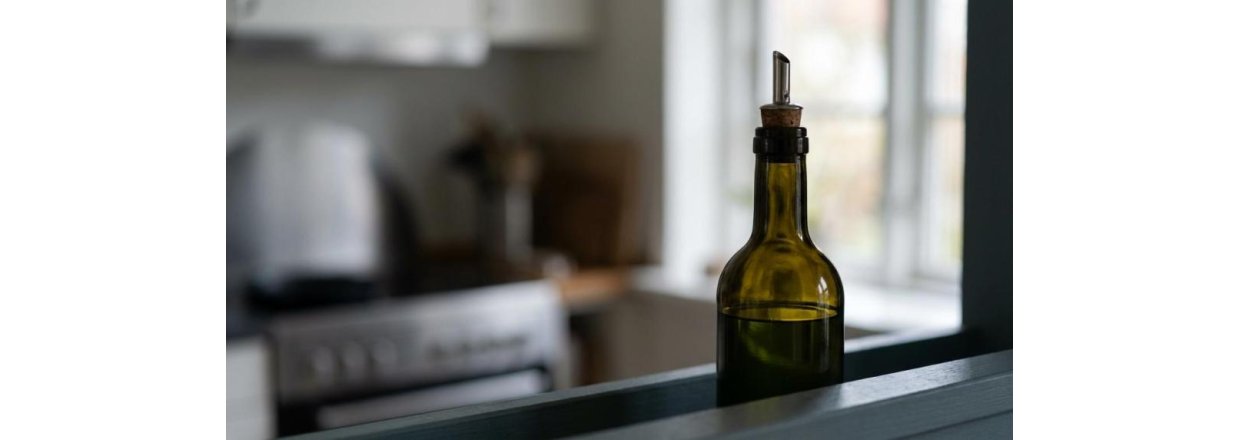 Opbevaring af olivenolie: Lys, ilt og temperatur � f� l�ngere holdbarhed